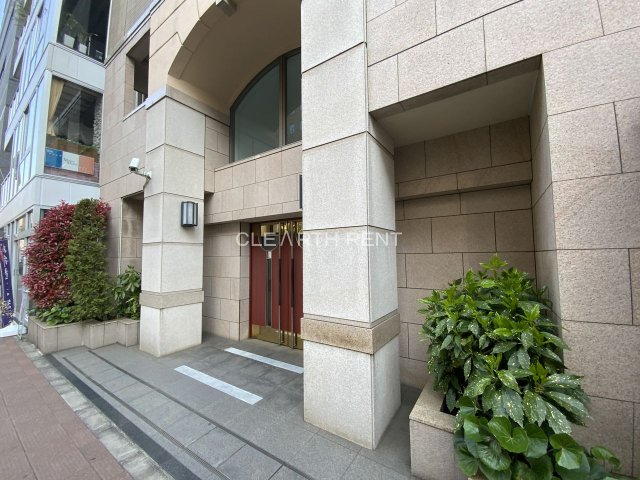 エントランス　☆駅前立地×理想空間/分譲仕様の安心と快適を実感☆