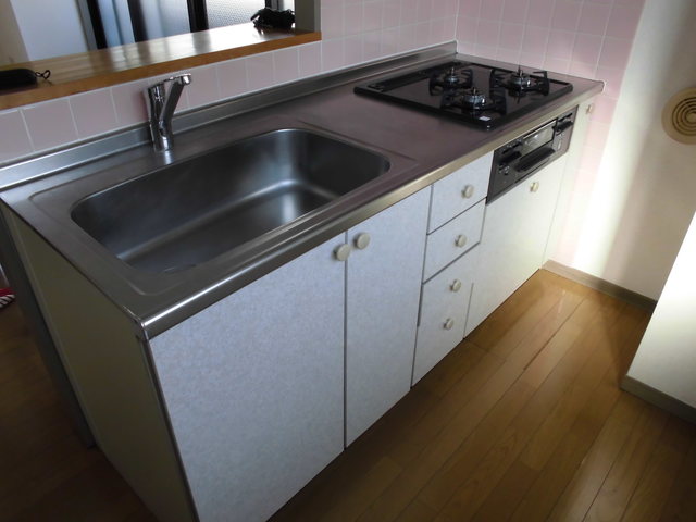 キッチン　ガス３口・グリル付キッチン