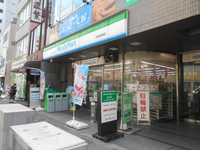 コンビニ　ファミリーマート四条猪熊店（コンビニ）まで442m