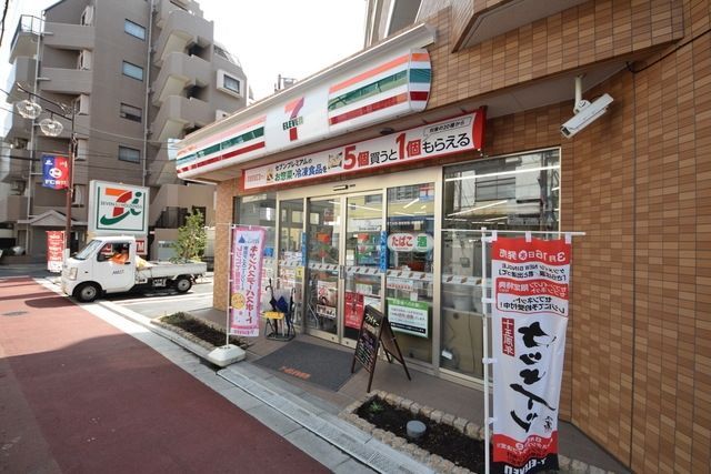 コンビニ　セブンイレブン（コンビニ）まで706m