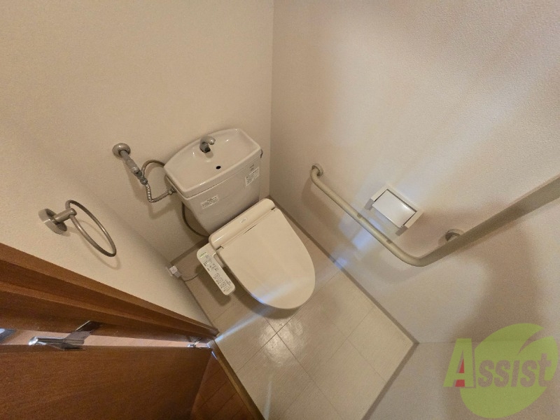 トイレ　ウォシュレット機能がついたトイレ。安心して使用できますね。