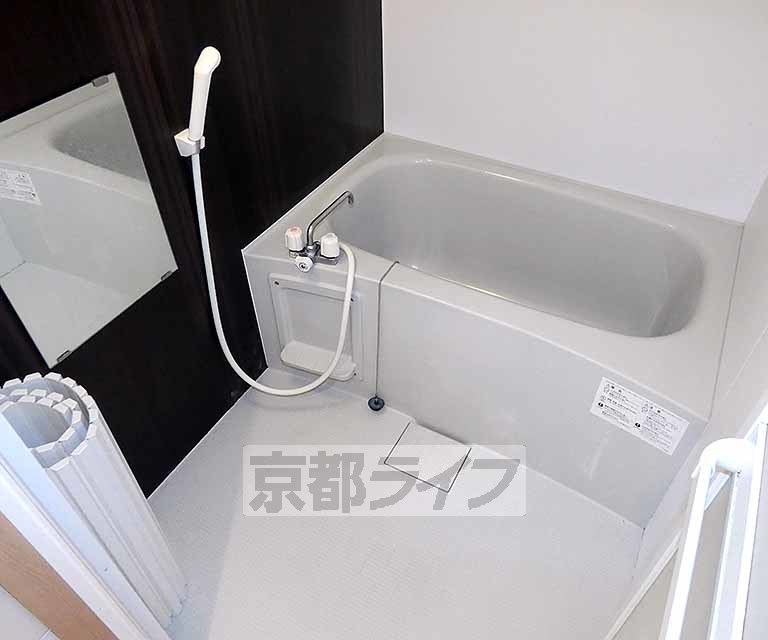 バス・シャワールーム　きれいな浴室です。