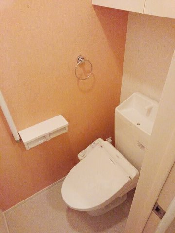 トイレ　ゆったりとした空間のトイレです