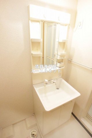 洗面設備　清潔感ある独立洗面台で毎日気持ちよく♪