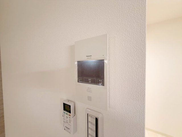セキュリティ　TVモニターホンで来客が誰か確認してから開けて下さいね