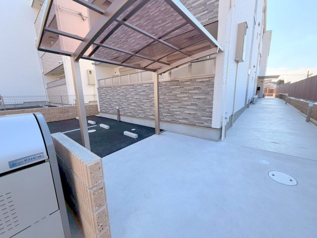 駐車場　敷地内には入居者専用の駐輪スペースもあります。