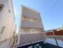 建物外観　閑静な住宅地にある、落ちついた色合いのキレイな建物です。