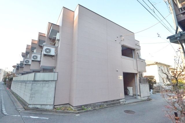 建物外観　1階でも安心の基礎高