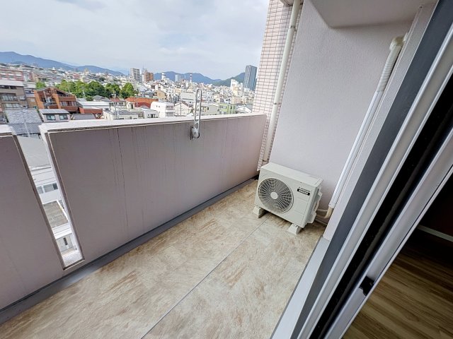 バルコニー　掲載写真は同型モデルを掲載しており実際のお部屋と仕様等が異な