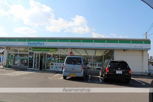 コンビニ　ファミリーマート中央インター南店（コンビニ）まで235m