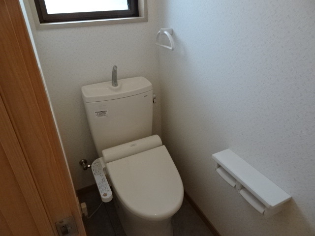 天神町2丁目貸家のトイレ写真