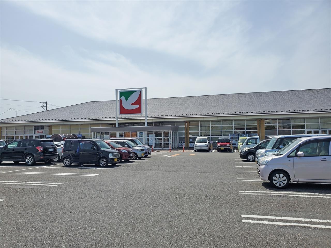 スーパー　ヨークベニマル横塚店（スーパー）まで399m