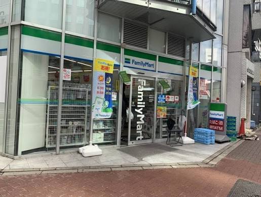 コンビニ　ファミリーマート 銀座昭和通り店（コンビニ）まで146m