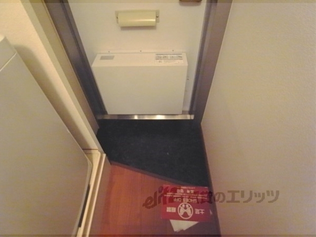 レオパレスアゼリアの玄関写真