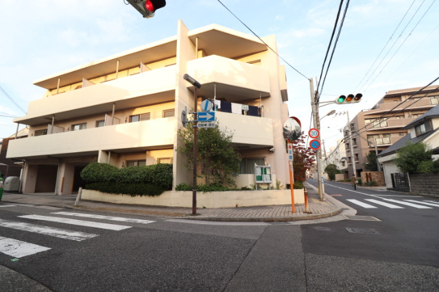 建物外観　芦屋市翠ヶ丘町「エバーグリーンフラッツ」