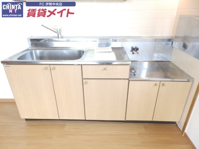 キッチン　別部屋反転参考写真です