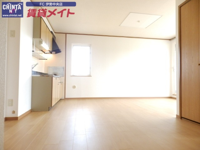 居室・リビング　別部屋反転参考写真です