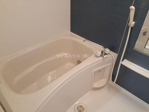 バス・シャワールーム　浴室乾燥機、追い焚き機能付きバス！