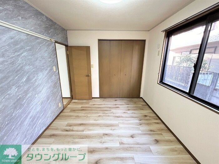 多摩都市モノレール 泉体育館駅 徒歩3分 2階建 築32年の居間写真