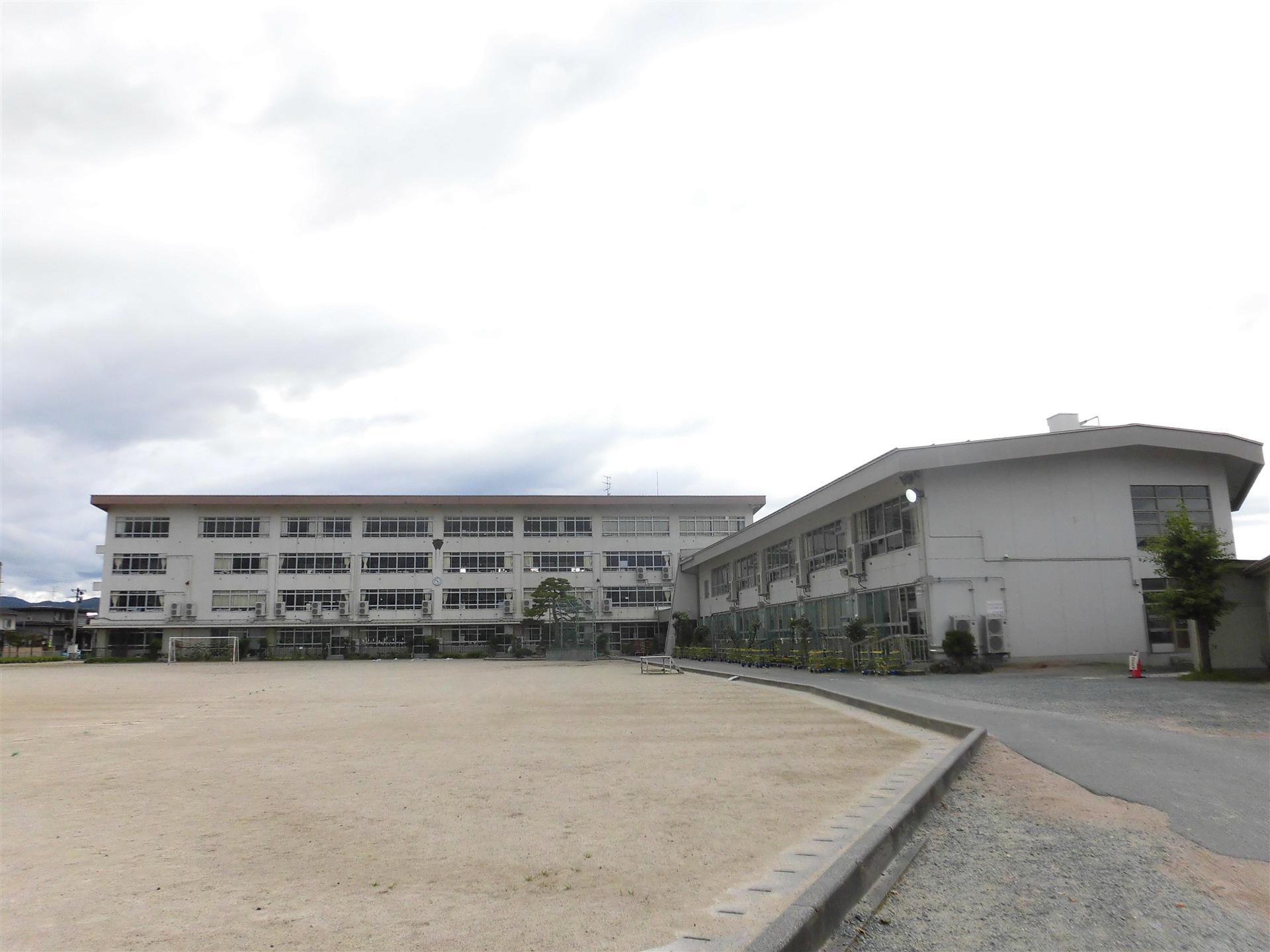 小学校　山形市立金井小学校（小学校）まで170m