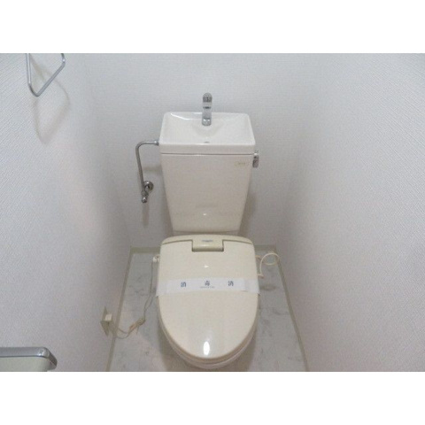 都営大江戸線 西新宿五丁目駅 徒歩2分 3階建 築30年のトイレ写真