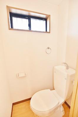 トイレ　※写真は同物件の同タイプのお部屋です。