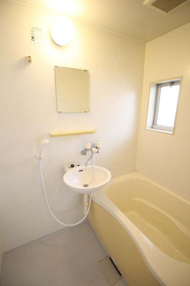 バス・シャワールーム　給湯・バストイレ別・洗面ボウル