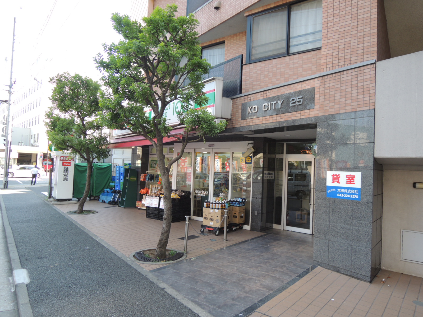 コンビニ　ローソン東神奈川駅前店（コンビニ）まで298m