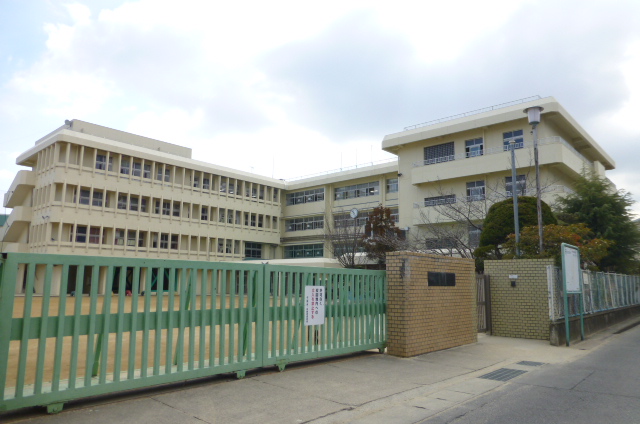 小学校　大和高田市立浮孔小学校（小学校）まで2108m