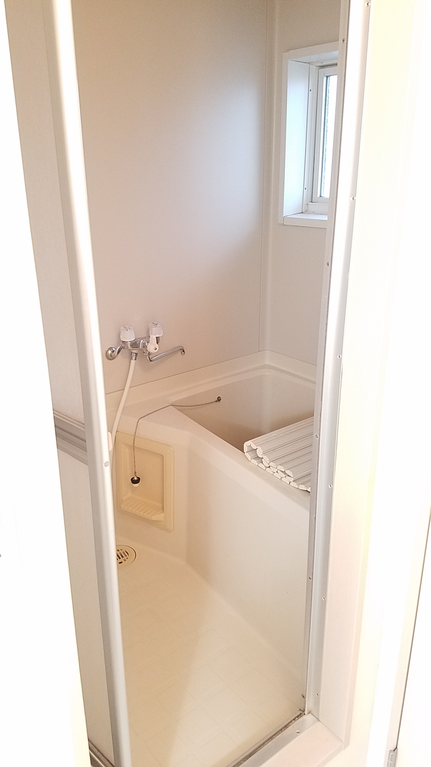 バス・シャワールーム　窓付きなので湿気がこもりません♪