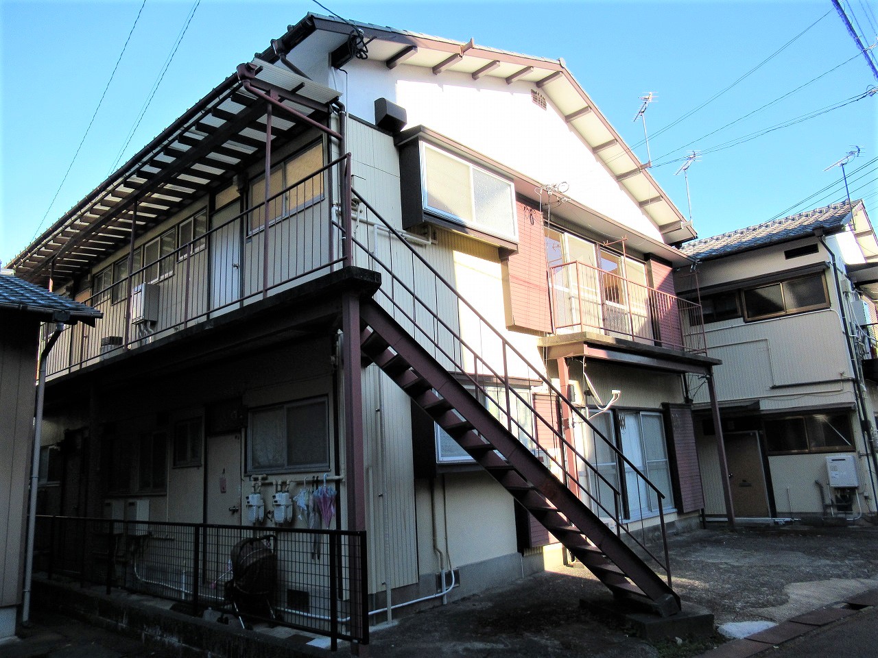 【山田アパートの建物外観】