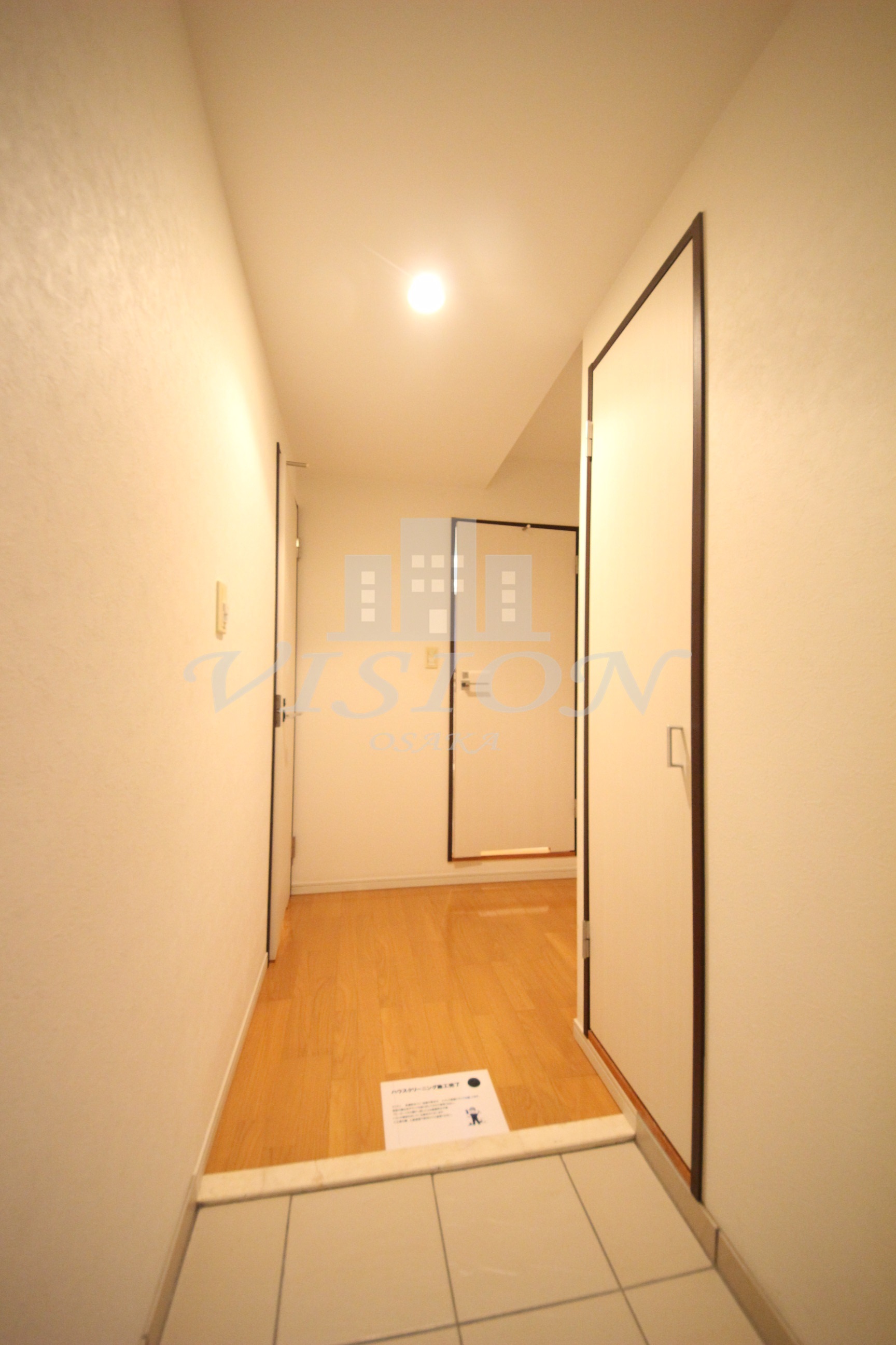 玄関　別タイプの写真となります。