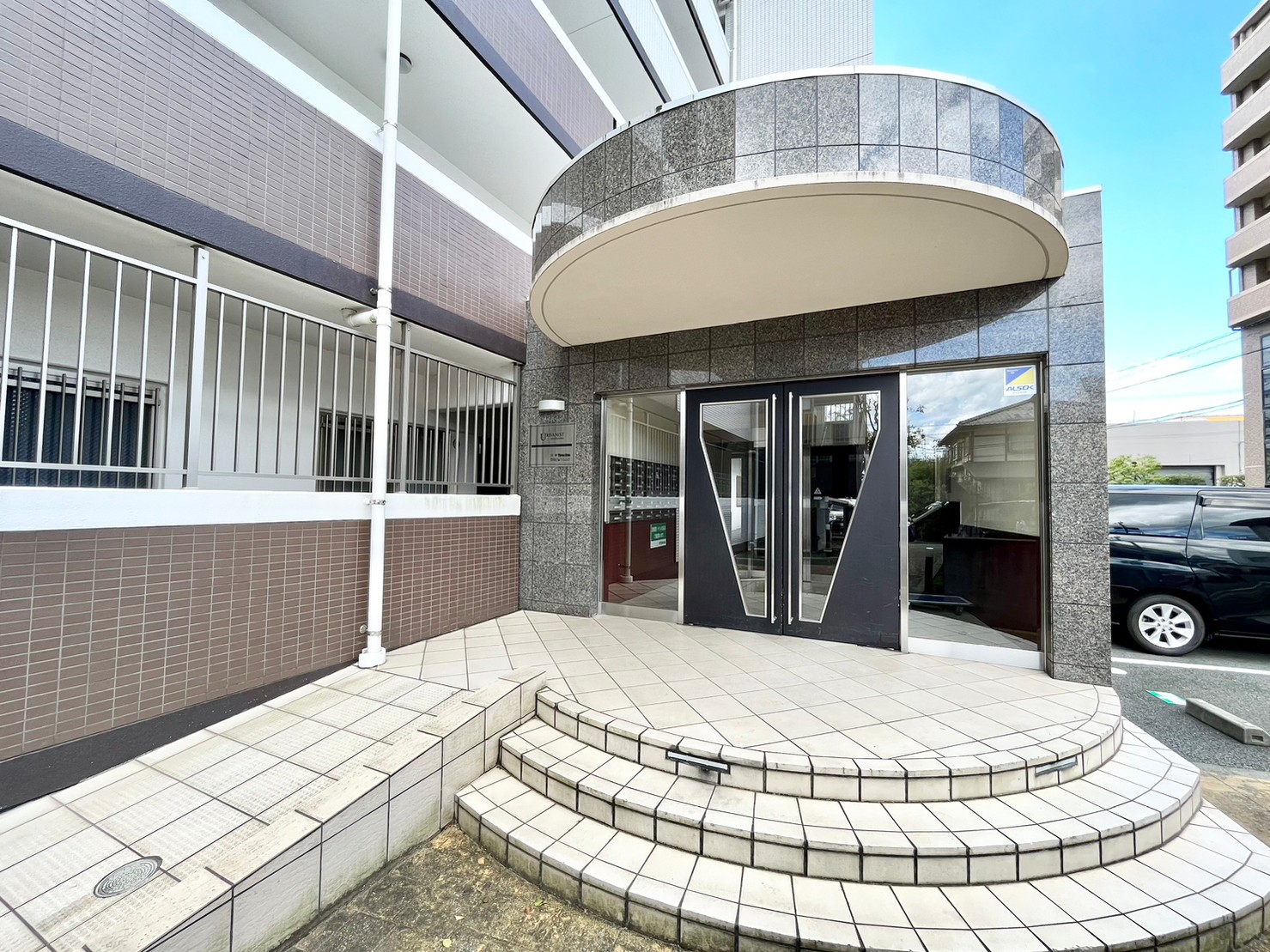 アーバニスト本山の外観写真