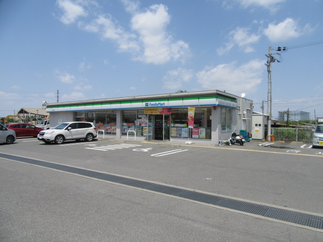 コンビニ　ファミリーマート八尾東町店（コンビニ）まで558m