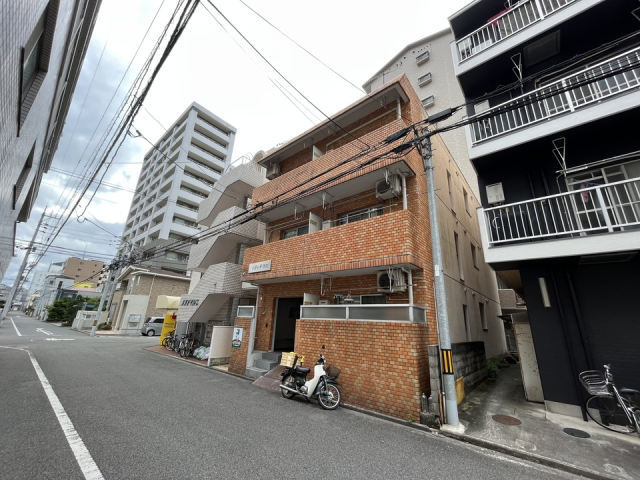 松山市松前町のマンションの建物外観