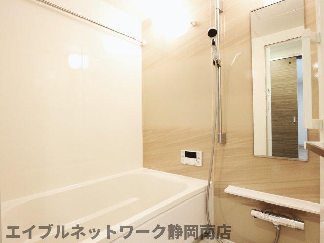バス・シャワールーム　ゆったり過ごせるお風呂です