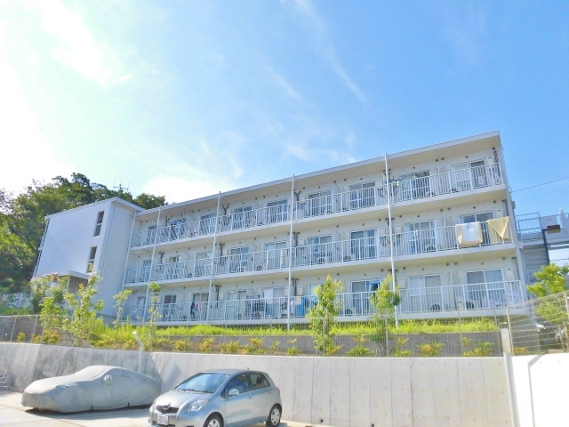 横浜市瀬谷区宮沢のマンションの建物外観