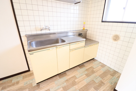 キッチン　※別号室の写真になります。