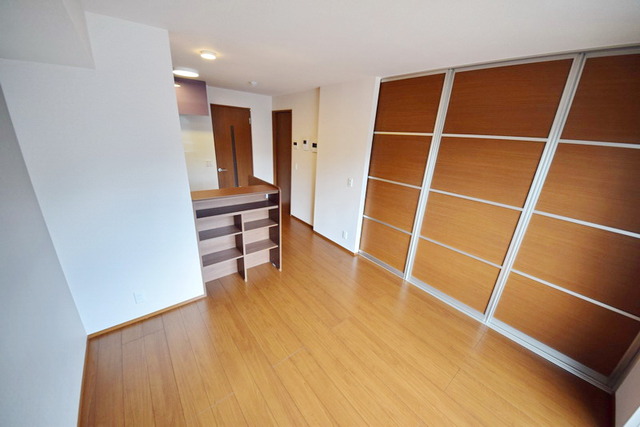 居室・リビング　反転タイプのお部屋です。