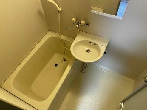 バス・シャワールーム　同物件別部屋です