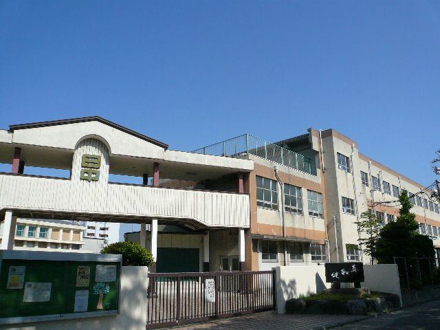 中学校　名古屋市立日比野中学校（中学校）まで968m