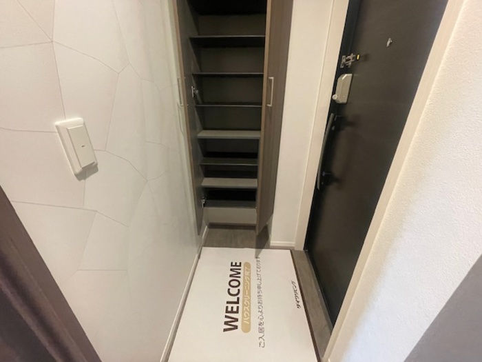 玄関　収納たっぷりの下駄箱