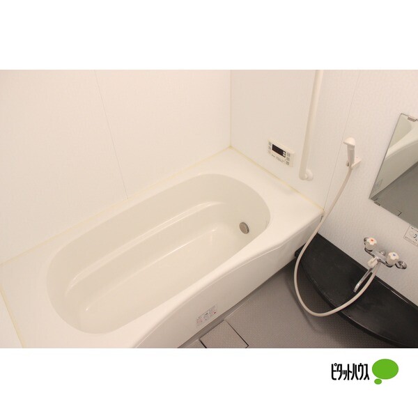 キッチン　対面キッチン　背面に吊戸あり