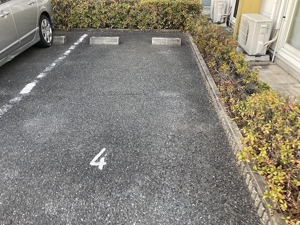 【レオパレスＦＵＴＵＲＥの駐車場】
