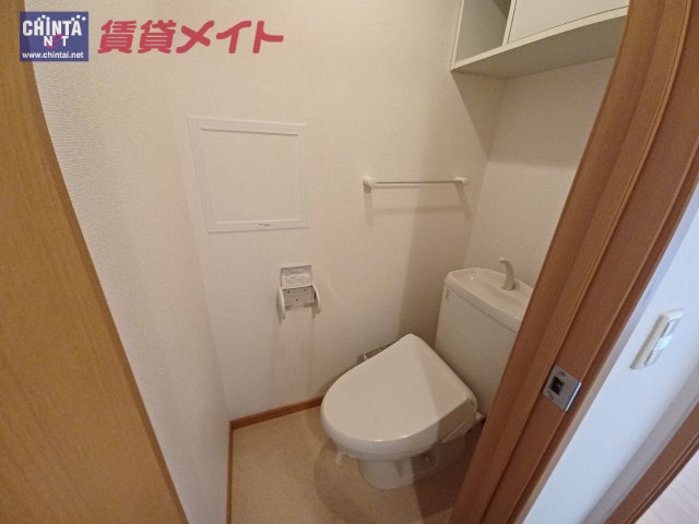 【松阪市上川町のアパートのトイレ】