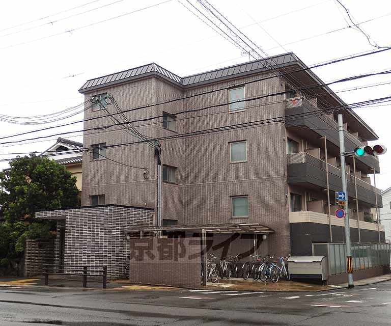 京都市右京区西院久田町のマンションの建物外観
