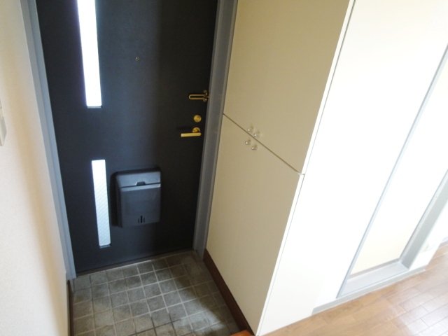 玄関　写真は別号室のものです。