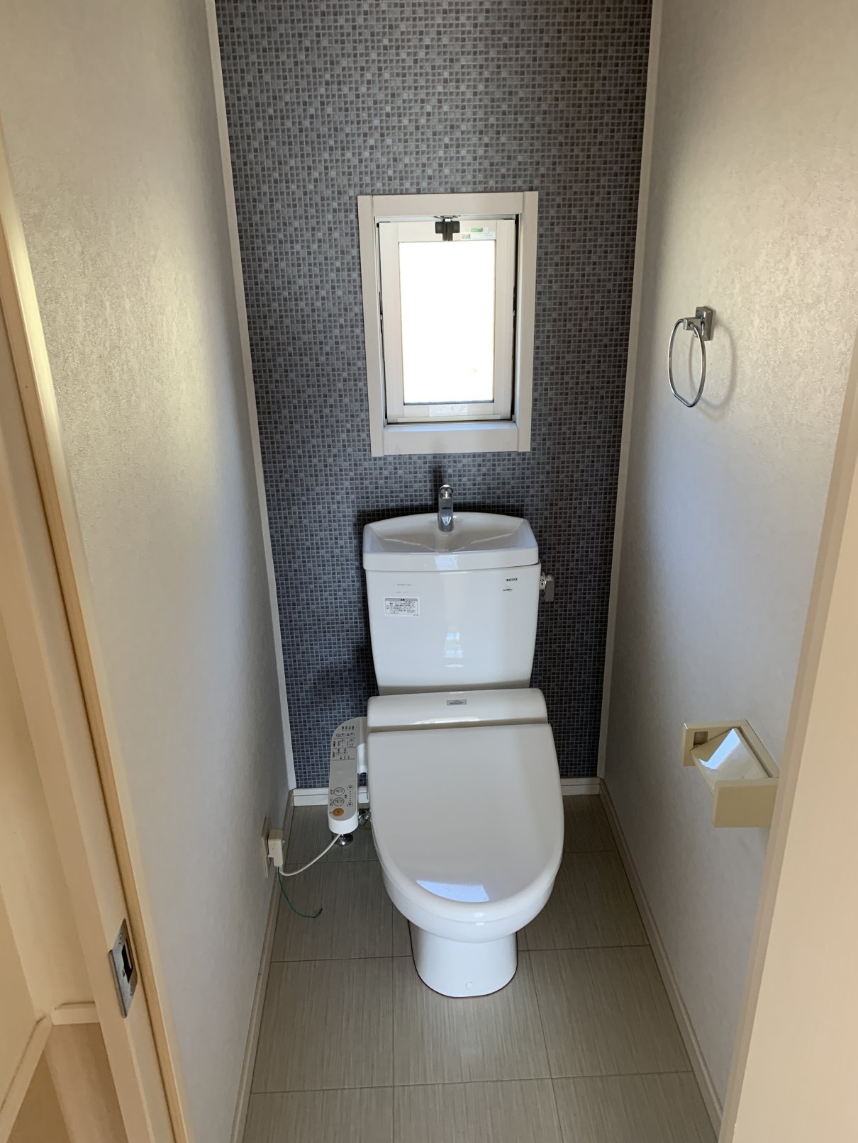 トイレ　温水洗浄便座付トイレ