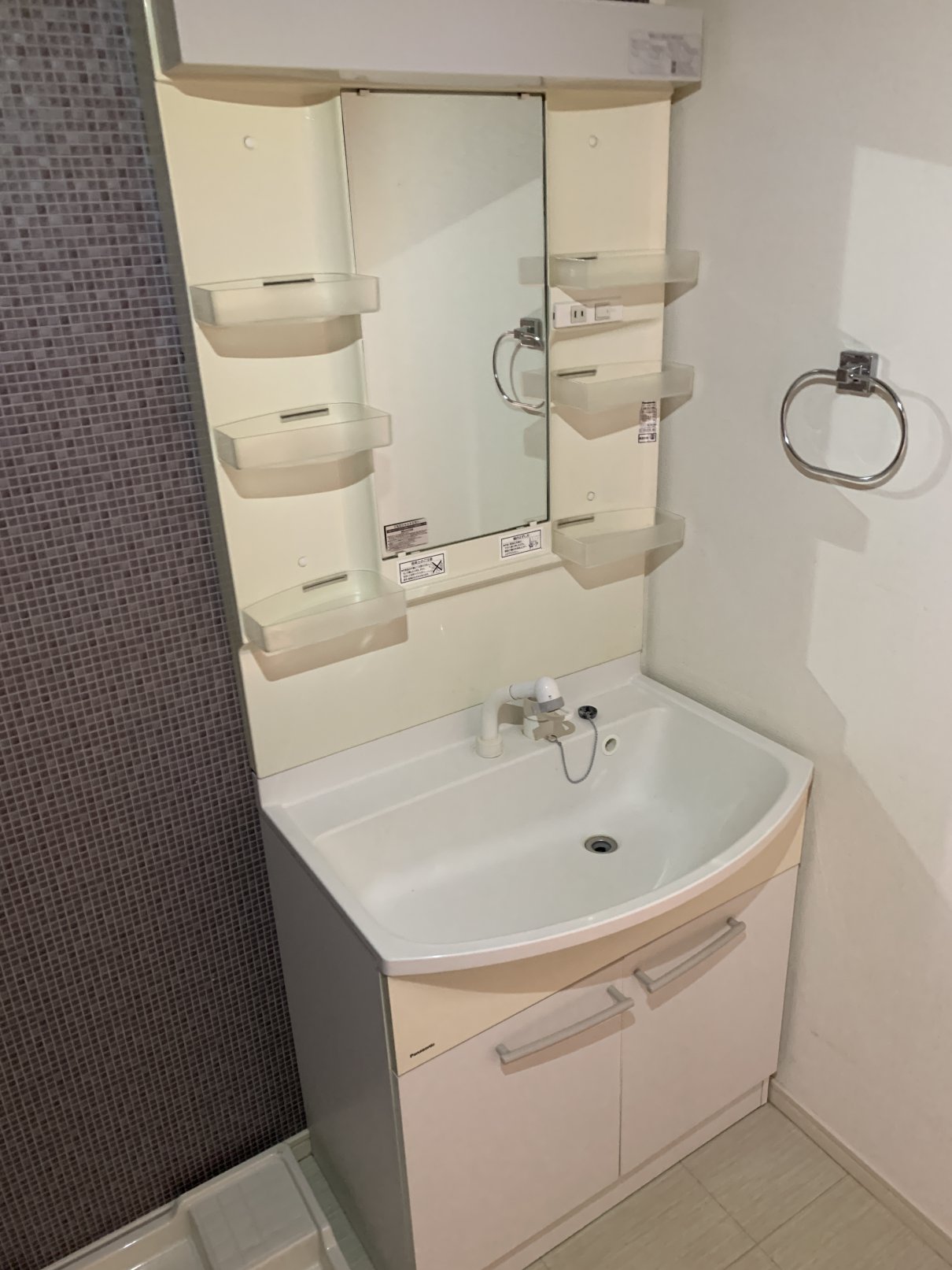 洗面設備　忙しい朝に嬉しい洗髪洗面化粧台付