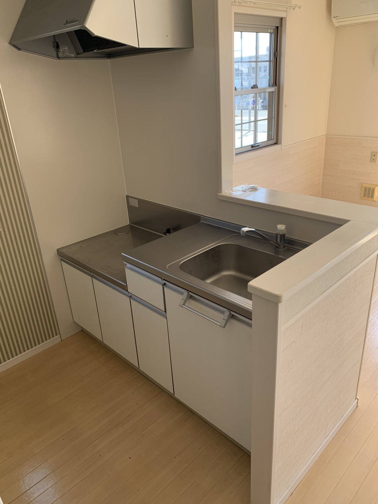 キッチン　収納たっぷりのキッチン　対面キッチン